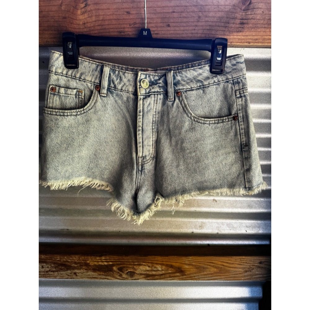 Stradivarius Light Wash Denim Shorts High Waisted Button Fly Frayed Hem Size 6